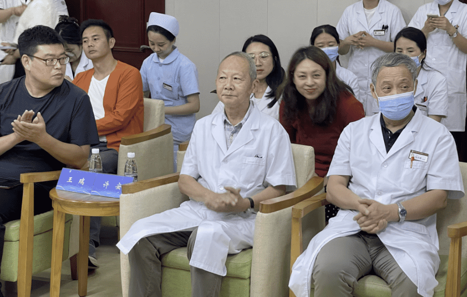 北京青少年法律与心理咨询服务中心,心理问题诊疗研究基地在我院揭牌