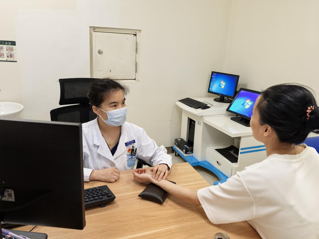 先调身再调心，精神科简文佳中西结合破解青少年抑郁困局