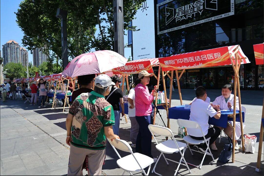 党建引领送健康|我院走进东岳文化广场助力《信访工作条例》实施四周年主题宣传活动