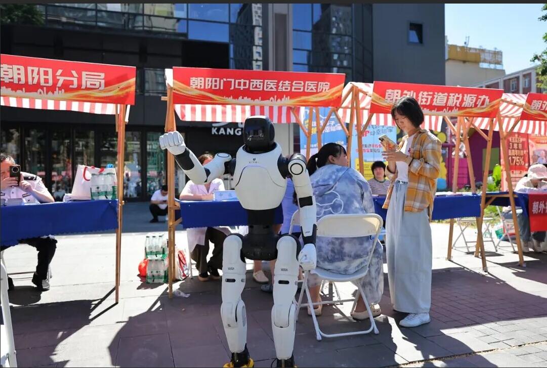 党建引领送健康|我院走进东岳文化广场助力《信访工作条例》实施四周年主题宣传活动